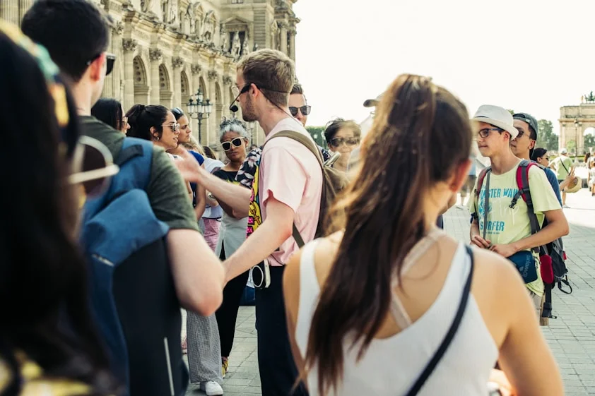International moving guide 2026 – group of people touring a city