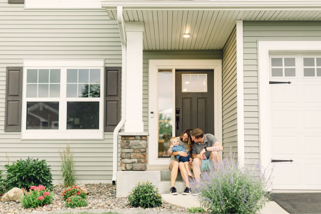 Home search assistance – family outside new home